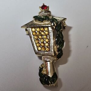 BJ Beatrix Vintage Gold Tone Holiday Lamp Brooch